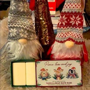 New SAVON set of 3 Vanilla Bean Bath Bars